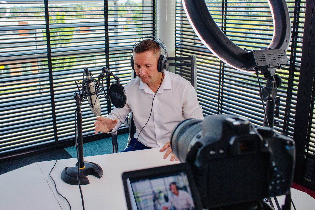 EBAcircle's tweet photo. How do you influence your customers and clients ? Iβve become a video influencer π₯ What I mean by this is through the power of video and my podcast π Iβve influenced hundreds of business owners to improve and scale their businesses.
How about you ?
#EBAcircle https://t.co/0iTd5mfuAR