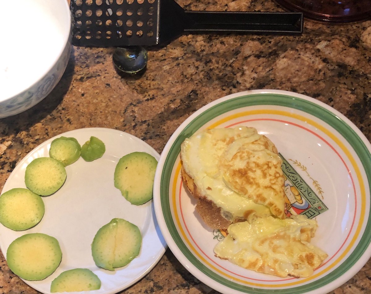 Raffi_RC's tweet image. 🌟 one egg whisked with a bit of half n half cream, fried in olive oil, served open face on a toasted g-free Eng muffin, with avocado slices. #lightbreakfast