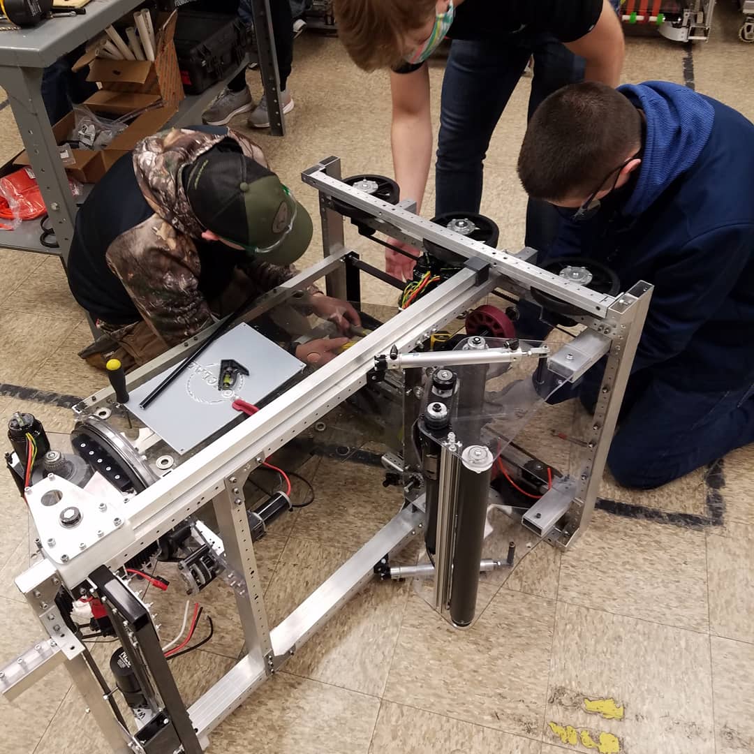 RobotsKan's tweet photo. Robot construction, bumper making, electrical configuration and motion profiling on hand today for Ironclad Robotics! https://t.co/pdApNyPfv3
