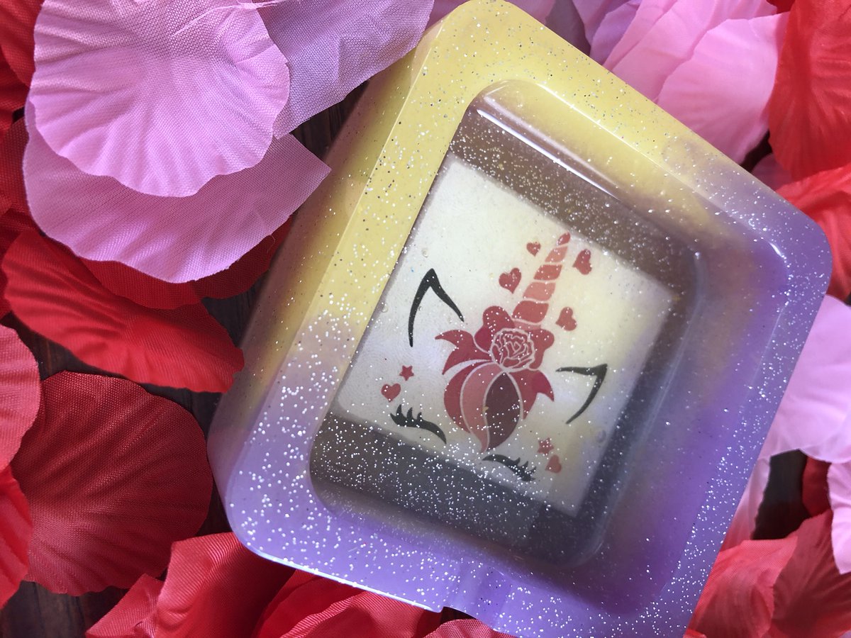QoaTdesigns's tweet photo. Unicorn 🦄😍!!!!!

#follow #retweet #vday #unicorn #etsy #love #cute #ashtray #resinart #resin 

QOATdesigns VDay Collection💕 will be available tomorrow!!!!! 01.31.21 https://t.co/eQLyGRAkou