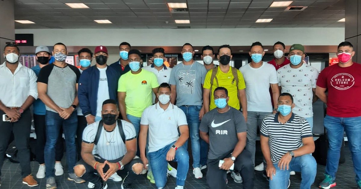 TrincheraDepor's tweet photo. ¡RUMBO A MÉXICO✈️!

La novena panameña 🇵🇦 ⚾  esta rumbo a  México 🇲🇽 para disputar la Serie del Caribe 2021.

Su primer encuentro será este domingo ante la novena de Venezuela 🇻🇪 a las 12:30md.

Fuente: 📷 @probeisoficial 

#TrincheraDeportiva #Probeis #Panamá https://t.co/86pefCtjDb
