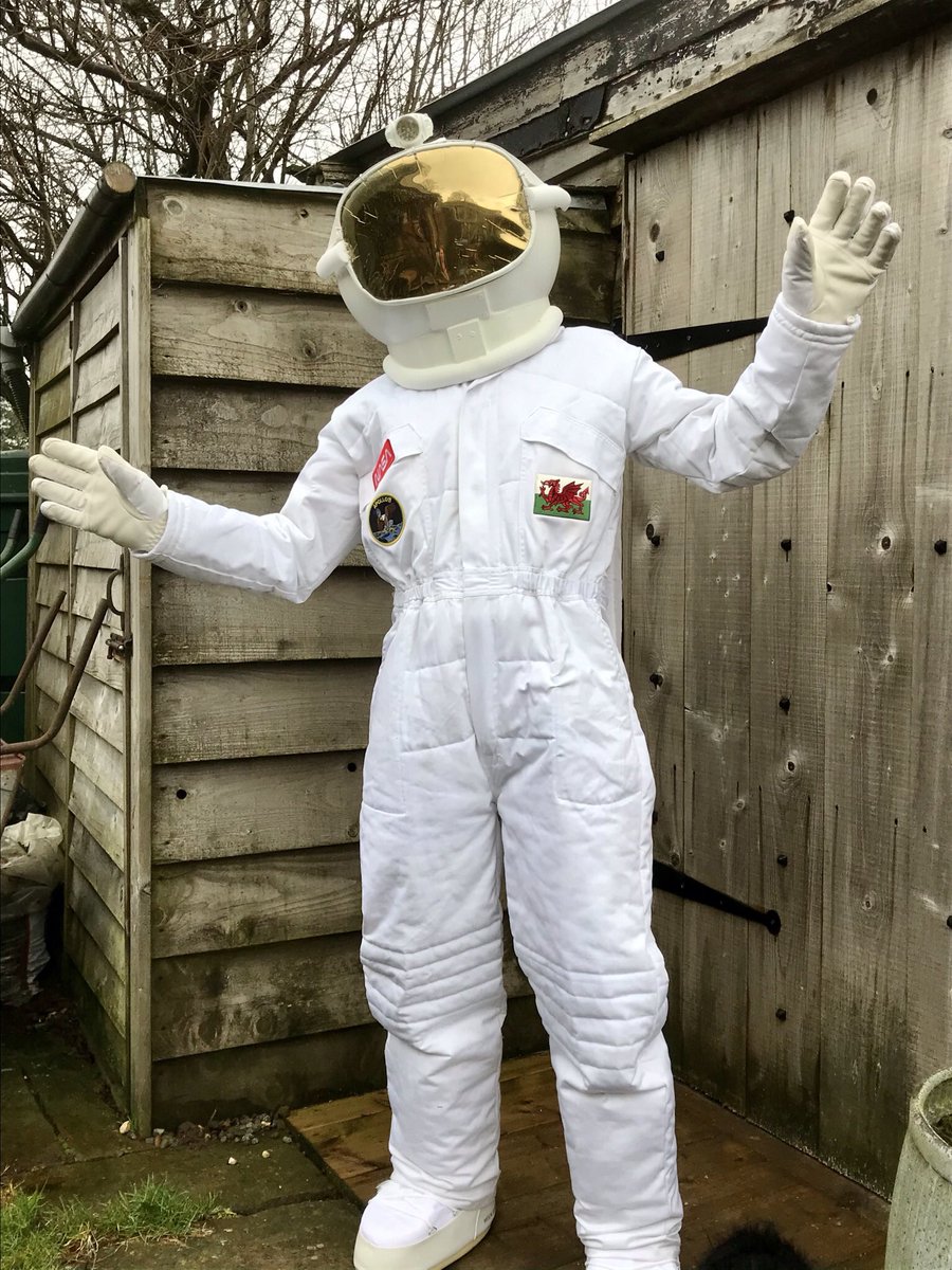 wheelabouts's tweet image. Keep eyes to the skies - ‘Aileen the Alien’ is on her way!! She’s bringing Buzz the Astronaut &amp;amp; Bubbles the lost baby alien with her... @Arts_Wales_ @Articulture_ @TheFetchTheatre @OutdoorArtsUK