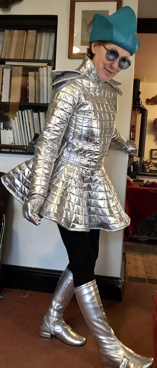 wheelabouts's tweet image. Keep eyes to the skies - ‘Aileen the Alien’ is on her way!! She’s bringing Buzz the Astronaut &amp;amp; Bubbles the lost baby alien with her... @Arts_Wales_ @Articulture_ @TheFetchTheatre @OutdoorArtsUK