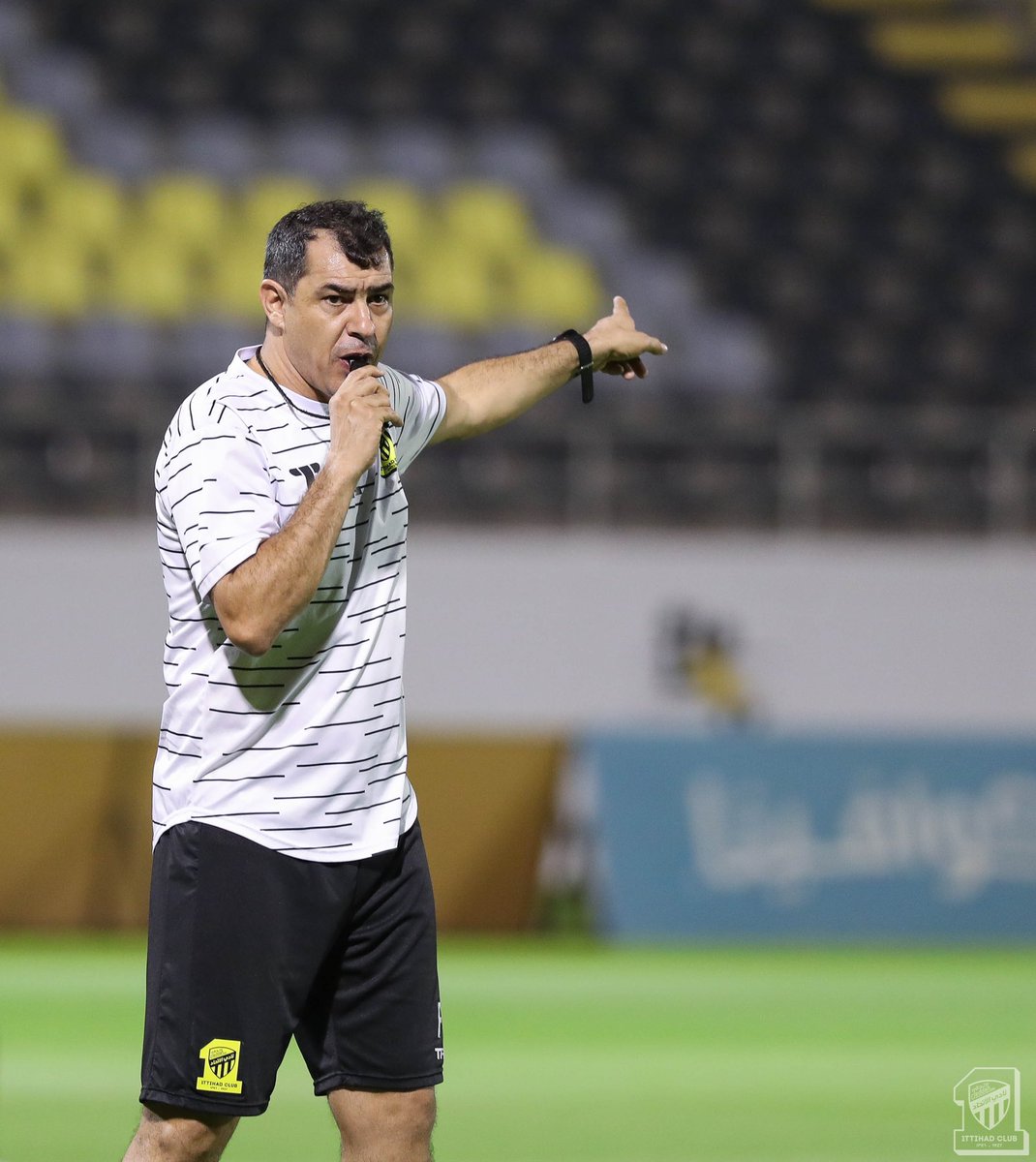 3zoozvic's tweet image. عساك مبسوط بمدربك العاهه @Anmar_Alhailae ؟