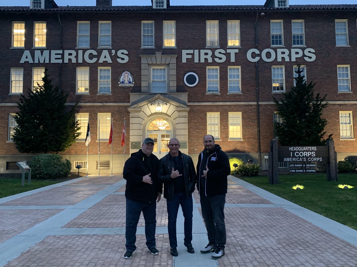 Wanted to thank ⁦<a href="/ShaneCash19/">Shane Cash</a>⁩,⁦<a href="/chefdmoiles/">Darryl Moiles</a>⁩ for joining me for an Amazing week ⁦<a href="/I_Corps/">I Corps</a>⁩ 💯👏🏻👍💪🏻😎🙏🏻👀  we had a blast with soldiers and Leadership. Cooking  and teaching not to mention great pt .