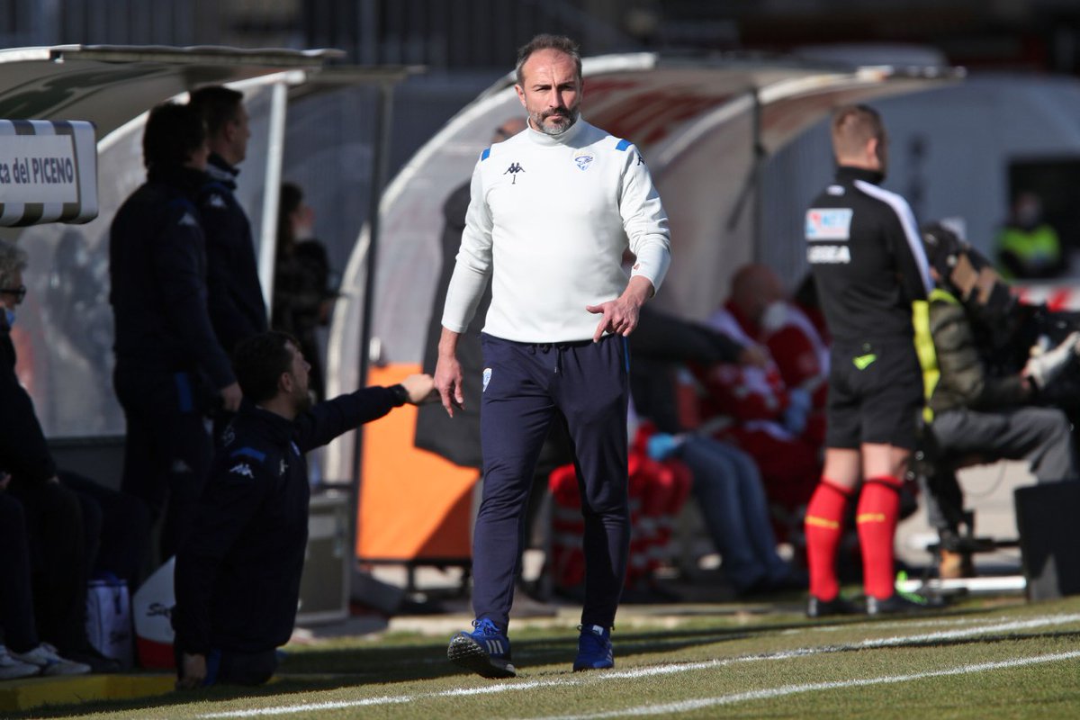 BresciaOfficial's tweet photo. 🎙 Dionigi: "Buon primo tempo, nella ripresa siamo calati troppo". ⚽️

La conferenza completa del Mister è sul nostro sito.👇

➡️ https://t.co/cdHcU1lAVa

#ASCBRE
#SerieBKT 
#Forzabrescia⚪🔵🦁 https://t.co/nyqGJKIPe7