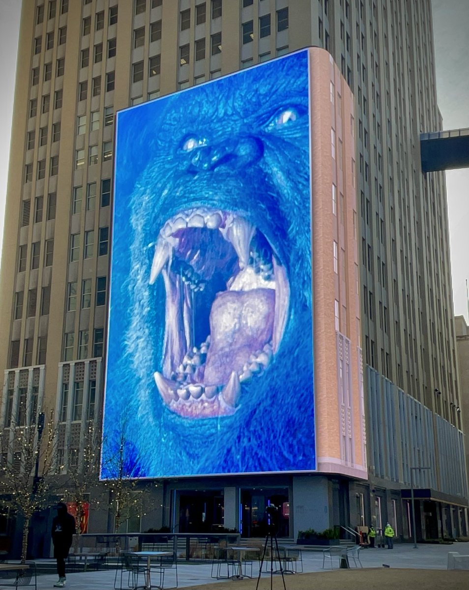 After carefully checking, I can now confirm to the Twitterverse that a 7 story tall screen is unfortunately just not big enough for ⁦⁦@GodzillaVsKong⁩. Will keep searching.
