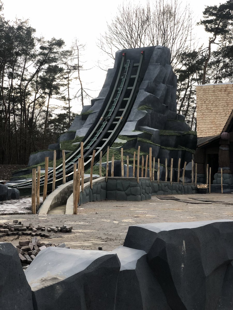 FreizeitparkT's tweet photo. 🏗Neue #Baustellenbilder vom Wickieland im #HolidayPark 🥰 In der kommenden Saison erwartet uns im @HolidayParkHP im "Wickieland" ein neuer Disk’o Coaster aus dem Hause @zamperlarides, eine Splash-Battle Attraktion von @mackridescom + thematisierter Spielplatz. #freizeitpark https://t.co/BfpgU7Bw3b