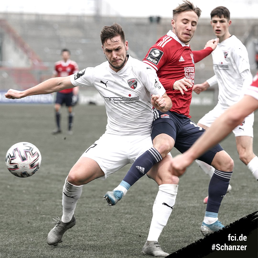 ➕3️⃣‼️ Stark als Team gekämpft, #Schanzer 💪⚫️🔴

Seltenes Bild: <a href="/MichaelHeinloth/">Heini</a> ohne Zunge im Zweikampf, aber mit den Punkten im Gepäck 👀😜
#UHGFCI 

Schönes Restwochenende euch allen! 😉