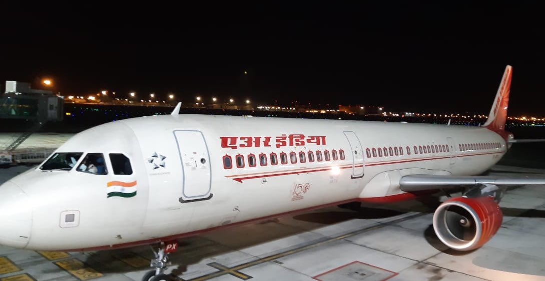 DrSJaishankar's tweet photo. Made in India vaccines arrive in Muscat. Reflects a deep friendship, spanning millenia. 

#VaccineMaitri https://t.co/LZ5Y6G432A