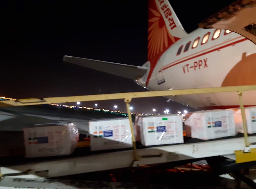 Made in India vaccines arrive in Muscat. Reflects a deep friendship, spanning millenia. 

#VaccineMaitri