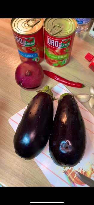 Bin am kochen 😍👌🏼 Auberginen 🍆 Tomaten 🍅 Sauce mit Penne 👌🏼 https://t.co/Xo5T3dZUoG<a href="/tag/earlybird"class="tags"><span>#earlybird</span></a>