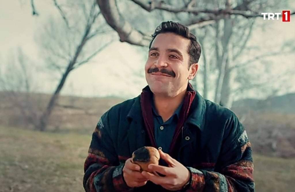 Gönül Dağı türküsündeki "dağ"  kelimesi yer kabuğundaki yükselti olan"dağ/tepe"deki dağ değildir. Iyileştirmek için vücudun yaralı bölümüne kızgın bir maşayla yapılan"Yanık"anlamına gelen dağ'dır."Yüreğimi dağladın." cümlesndeki Dağlamak anlamındadır.
#Gönüldağı #GönüllerimizBir