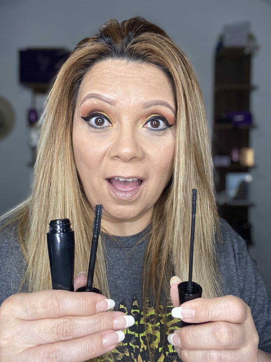 lesglamitup92's tweet photo. Everyoneβs reaction when they see two wands in one mascara!! It has biotin, keratin, Aragon oil, and a blend of waxes combined with flexible polymers. I love to call it the mascara that found the lashes you never knew you had. #mascara #lashgame #makeupjunkie #mua #Lashprimer https://t.co/ZiUtsOK6zM