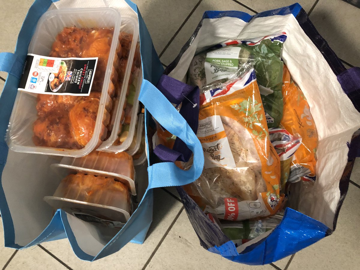help_warm's tweet photo. Big thanks to @BibleCentreRenfrewshire @WhatsOnRen @WhatsOnEastRen Aldi &amp; Greggs donation &amp; lots off poultry for our angel chef the Nigella off Renfrewshire Lesley to cook 👩‍🍳 #bekindtooneanother #Nobodygoeshungry 🙌 https://t.co/uQpK2gtUpg
