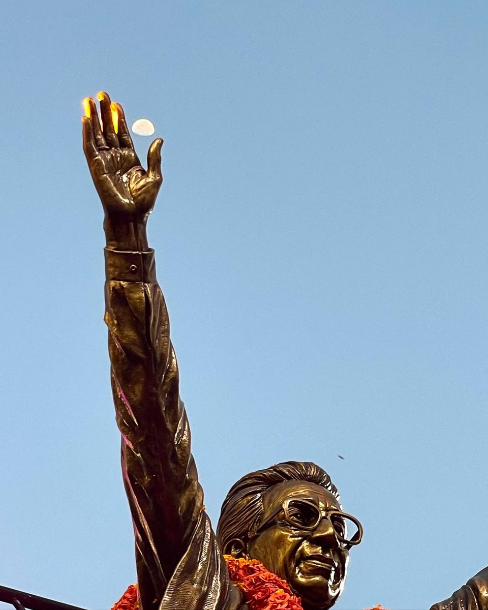 AUThackeray's tweet photo. साहेब! https://t.co/gwhaTIorRa