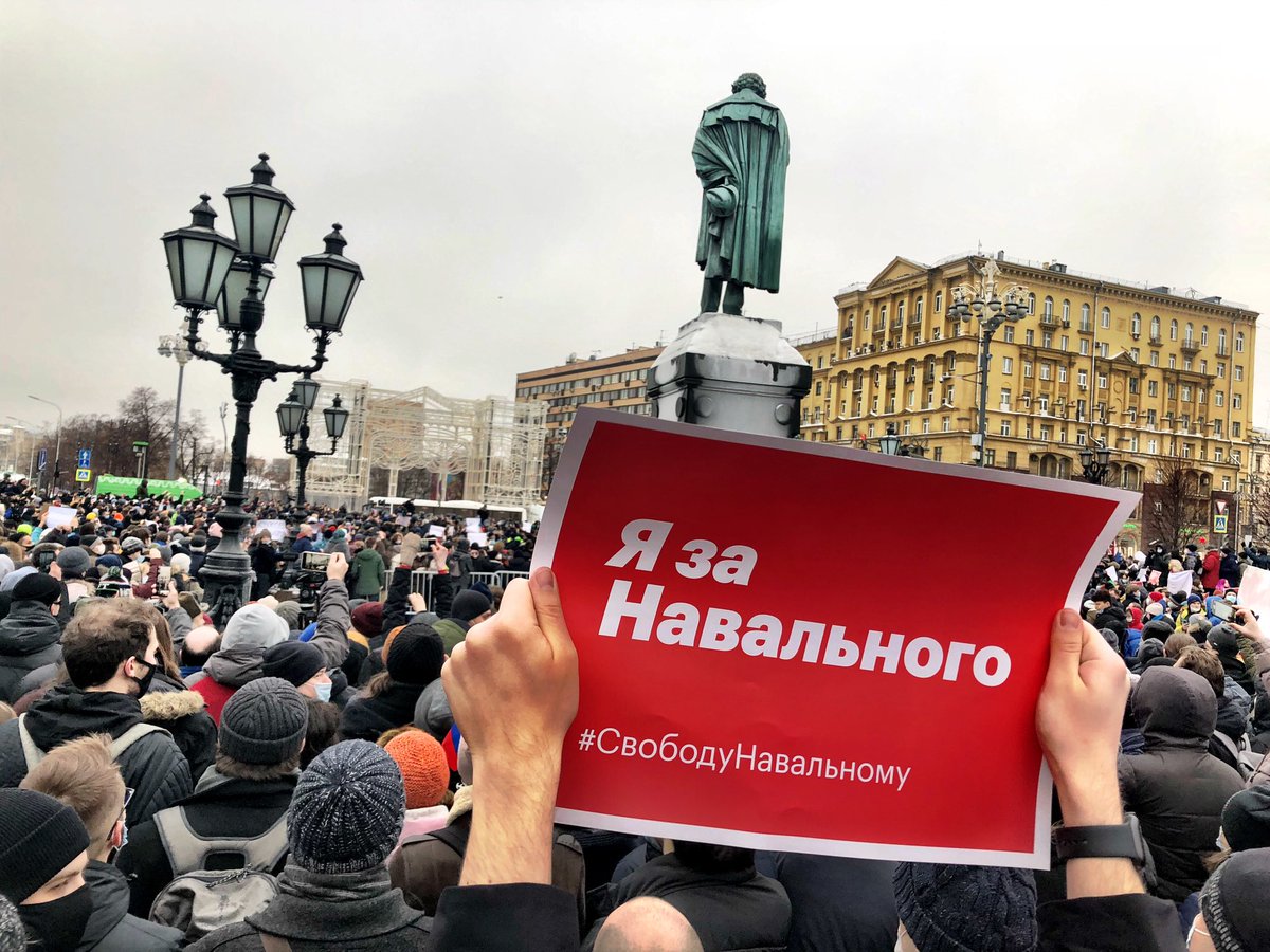 cwmiii3's tweet image. Thousands protest across Russia in support of jailed opposition leader Alexey Navalny. Over 1,000 arrests reported thus far. Here, the scene on Moscow‘a Pushkin Square: