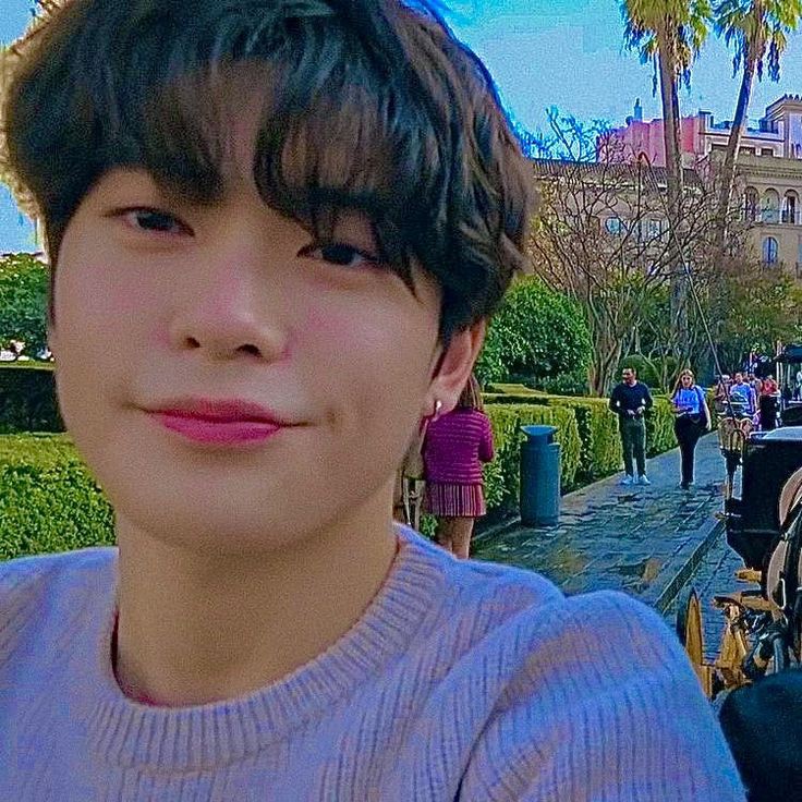 gw kayaknya besok mo lrp
gmna tanggepan kalian?
#roleplayerindonesia #rpw #roleplayeraccount #roleplayerkpop #roleplayer