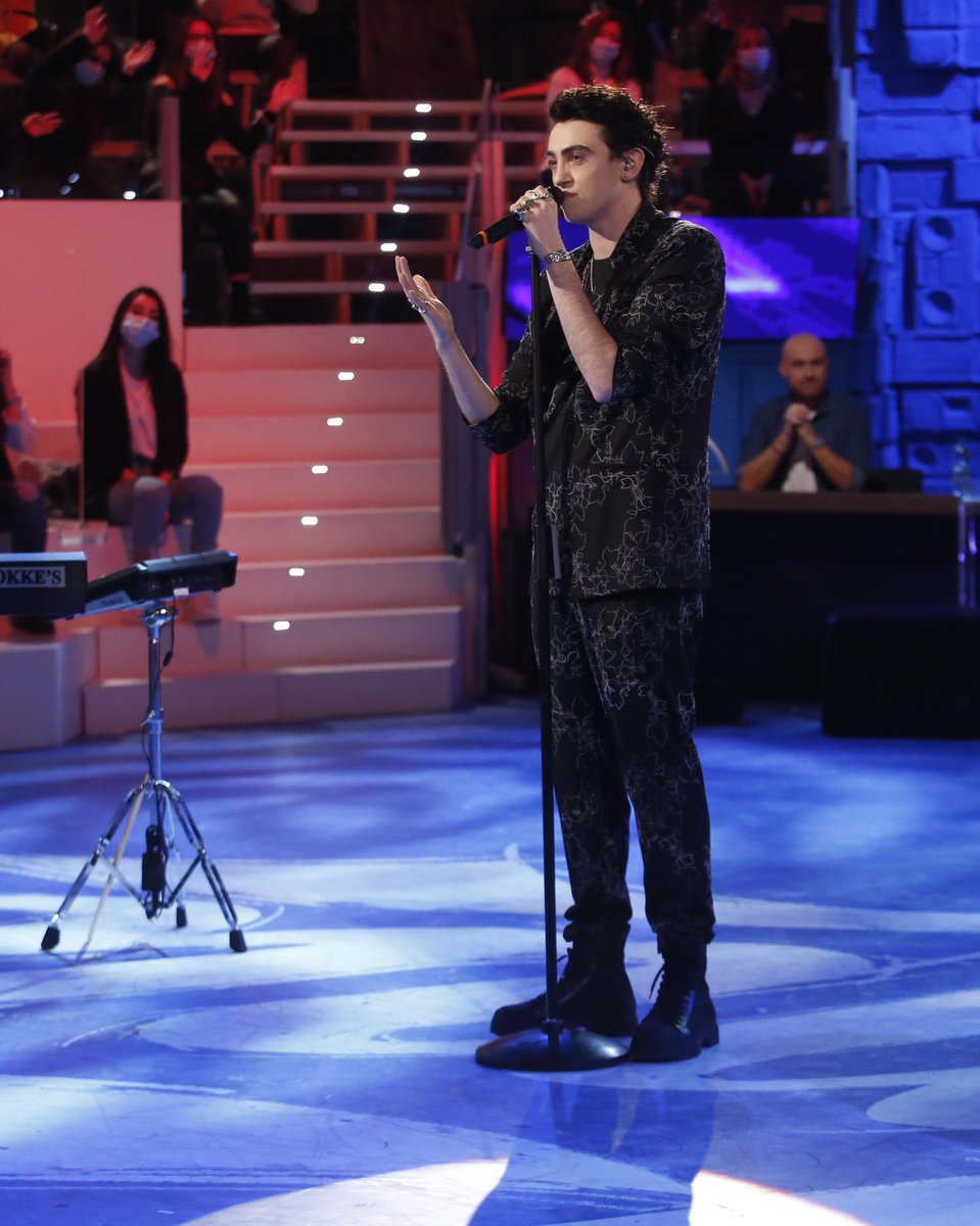 michele_bravi's tweet image. Tanto grato per il privilegio di potermi esibire in un momento così incerto per il nostro mondo dello spettacolo.
Grazie Maria e grazie a tutta la meravigliosa squadra di @AmiciUfficiale per questo regalo.
Finalmente “Mantieni il bacio” dal vivo.