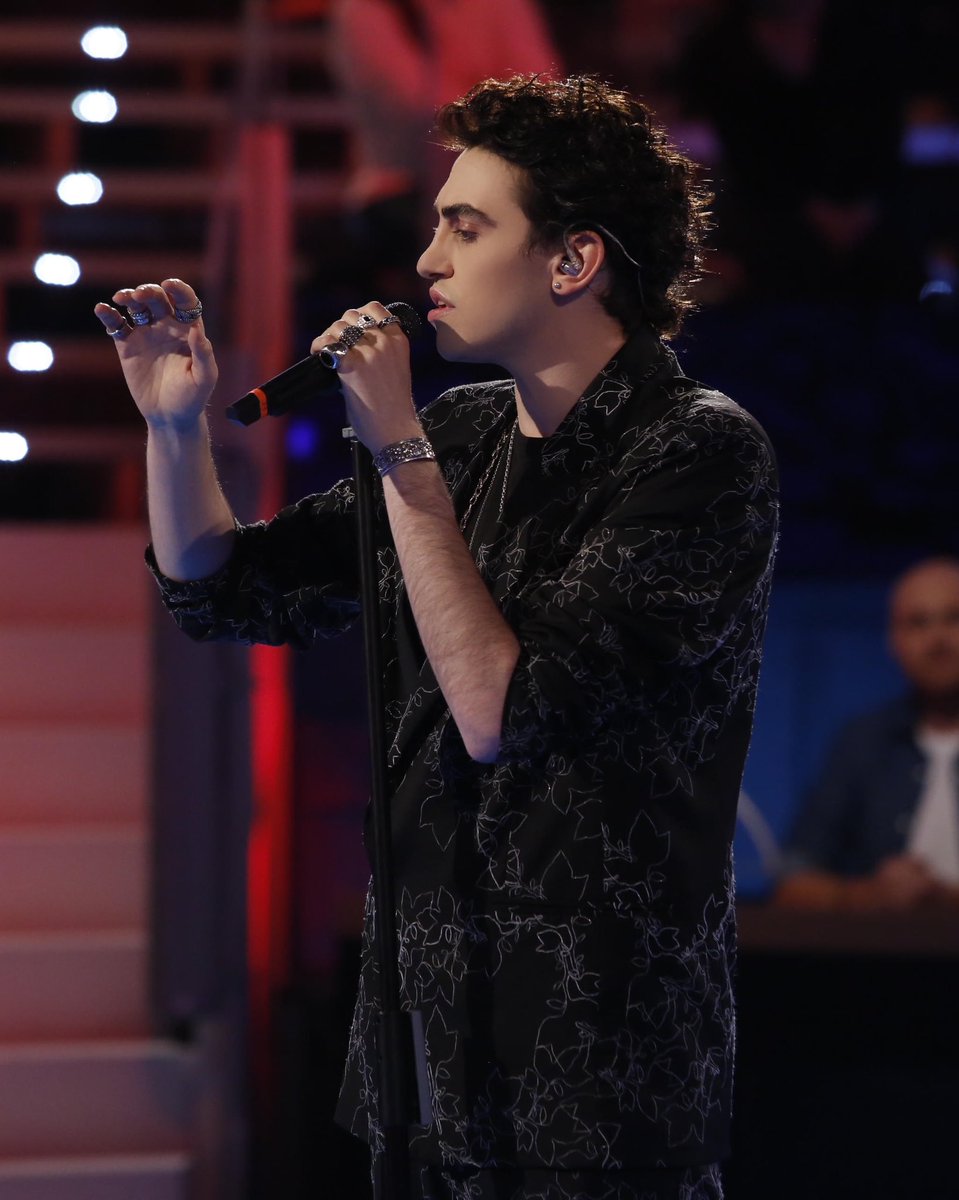 michele_bravi's tweet image. Tanto grato per il privilegio di potermi esibire in un momento così incerto per il nostro mondo dello spettacolo.
Grazie Maria e grazie a tutta la meravigliosa squadra di @AmiciUfficiale per questo regalo.
Finalmente “Mantieni il bacio” dal vivo.