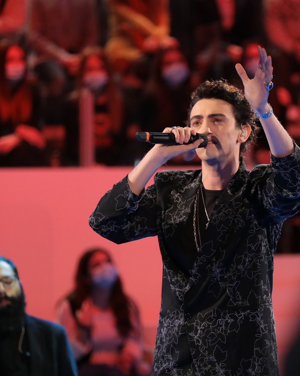 michele_bravi's tweet image. Tanto grato per il privilegio di potermi esibire in un momento così incerto per il nostro mondo dello spettacolo.
Grazie Maria e grazie a tutta la meravigliosa squadra di @AmiciUfficiale per questo regalo.
Finalmente “Mantieni il bacio” dal vivo.