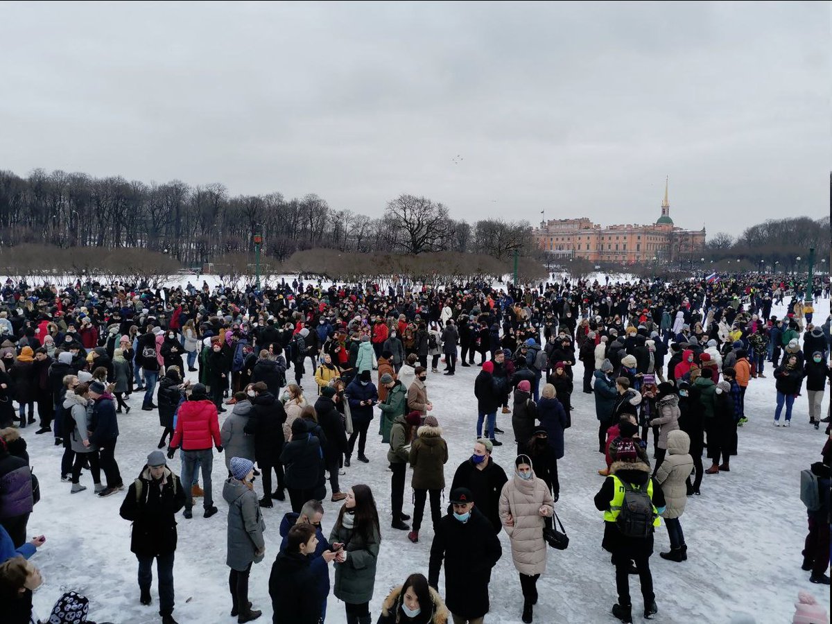 Кто собирался на марсовом поле. Марсово поле митинги 200. Марсово поле люди. Митинг 2016 Марсово поле. Марсово поле митинг.