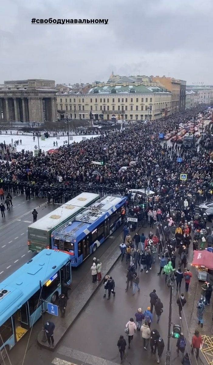 From Nevsky Prospect to Kazan Cathedral, the street is almost fully taken up by pr/testors. And a comparison of just how big that is on a map; a 27 min walk from the Cathedral to the end of the street.St. Petersburgno credit.