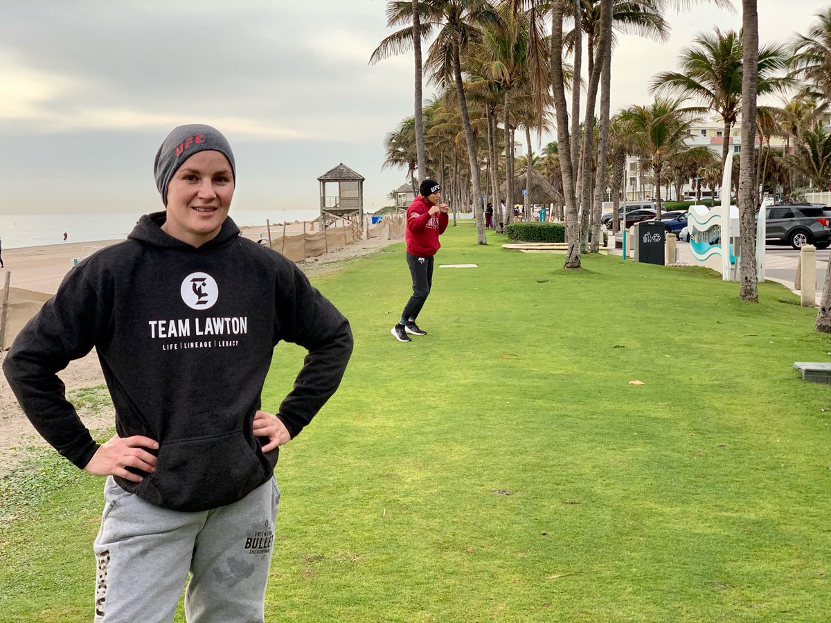 Good morning from Florida’s beach 🙂👊🏻 @ufcsisters early Saturday training before #UFC257
😀January 2021 @BrownellsInc https://t.co/Q5BJc3Eilr