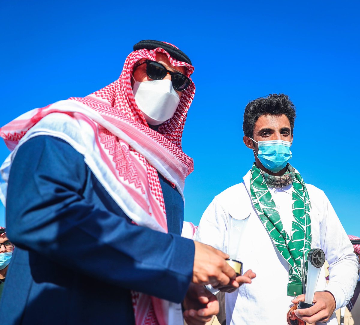 SAEFederation's tweet photo. 📸 | الأمير عبدالله بن فهد رئيس الاتحاد السعودي للفروسية يتوج الفائزين بالمراكز الأولى في الترتيب العام لبطولة الرماية بالقوس من على ظهر الخيل🐎 التي أختتمت اليوم بمركز الحلوة في حوطة بني تميم 

🥇سامي الحربي 
🥈علي ال مبارك 
🥉يزيد ال رقيب https://t.co/2pTsugw6Vy