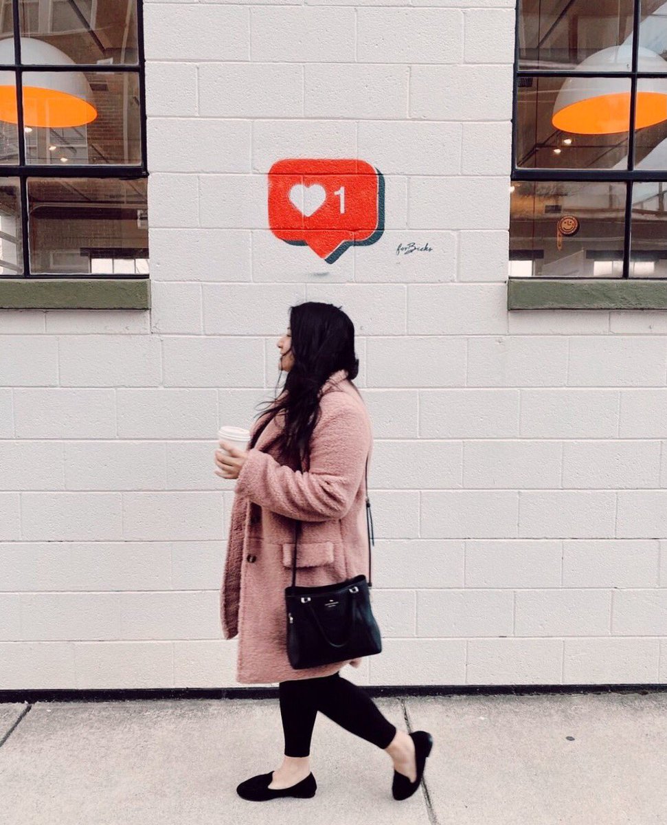 Strolling’ into the weekend with the all the vibes....and coffee.

P: <a href="/lifewithdaysy/">Daysy</a> #goforfold