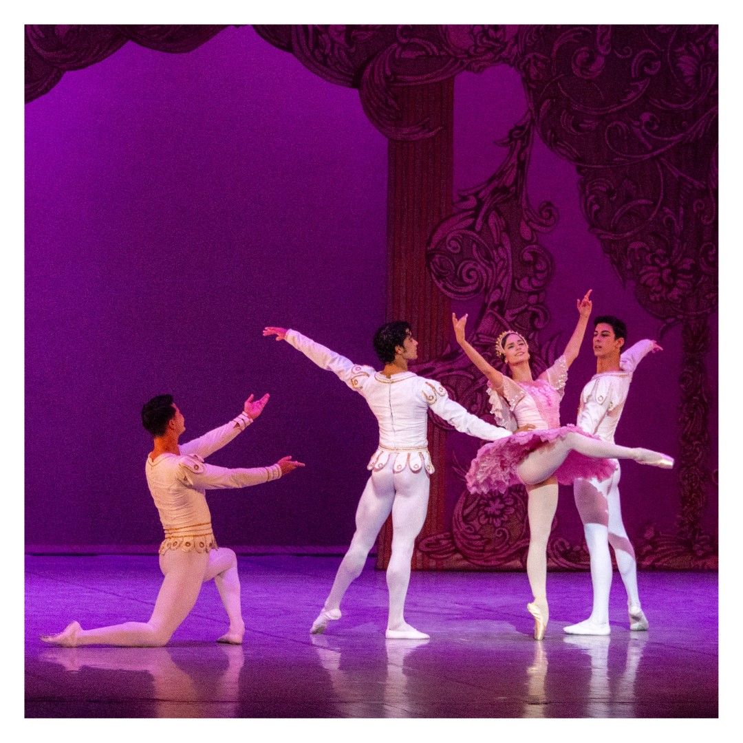 havanartemag's tweet photo. El Adagio de la Rosa es quizás el más famoso de los solos de ballet clásico, dentro del repertorio de las ballerinas. Más que un baile en sí mismo, es un despliegue de posiciones, arabescos y equilibrios difíciles... complejo y perfeccionista. https://t.co/vWRMtRpL1C