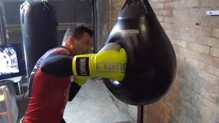 Mikkiflyv09's tweet photo. I love this picture! Not good quality but it shows the sense of impact of a hook.
#MenkesGym #MicheleBatazzi #boxe #muaythai #kickboxing #bjj #MMA #workout #training #PowerAtHome 

Trouble sportswear Gloves:
https://t.co/JDmh6b2ZoP
Hydroshock water bag:
https://t.co/UBrVFkxtgm https://t.co/dgJrVZ5M0w