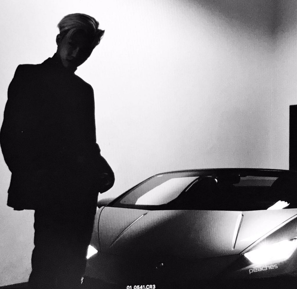 หล่อ เล่นกล้องโปร ใส่โรเล็กซ์ ใช้ดิออร์