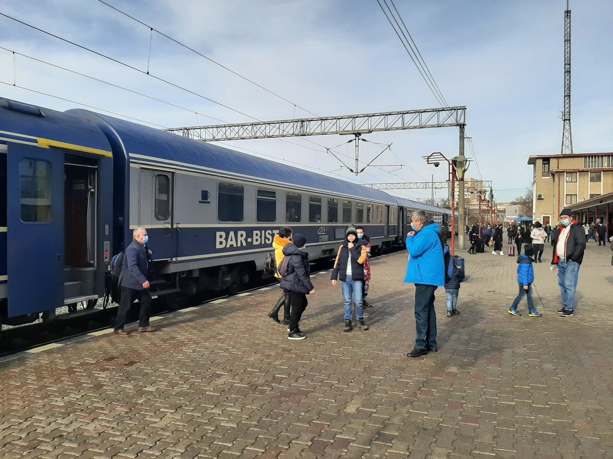 And the train arrived at  #Constanţa's ugly communist era station. On the first picture you can see a CFR  @_DiningCar bistro - which was unfortunately closed due to local corona restrictions (which will be lifted on Monday when Bucharest is no longer a high risk area).