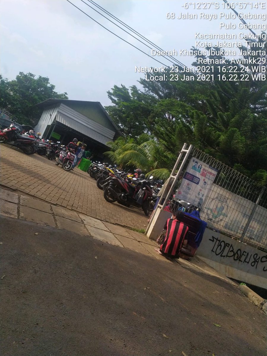 awinkk29's tweet photo. @DKIJakarta tolong di TL langsung jangan tunggu besok. Ini rutin tiap hari Sabtu. Lomba burung di Pulogebang Sebrang SPBU warung nangka Jakarta Timur. 
@WalikotaJaktim @SatpolPP_DKI @polresjaktim @Kel_PuloGebang https://t.co/mimk2VnsZI