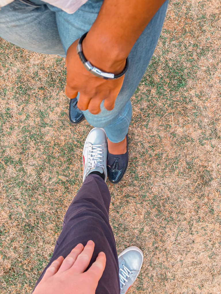 “Je ne peux pas sortir avec toi parce que j’ai peur des albinos“Quand j’étais encore plus jeune, beaucoup d’enfants refusaient de jouer avec les albinos parce qu’ils avaient peur de nous. Ils se disaient que l’albinisme était une maladie très contagieuse.