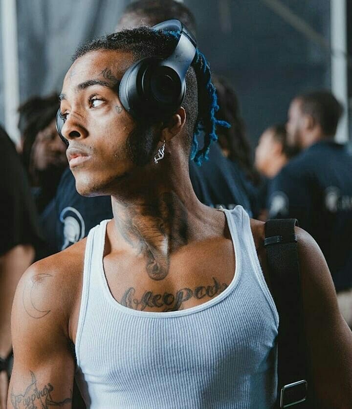 Kulturlesite_'s tweet photo. Quand XXXTentacion parlait de ses rêves:

« Si jamais je meurs dans des circonstances tragiques et que je ne puisse pas accomplir mes rêves... je veux être sûr que ma vie ait rendu au moins 5 millions d’enfants heureux »

Il aurait eu 23 ans aujourd’hui. 🌹 https://t.co/I08Bu0KGid