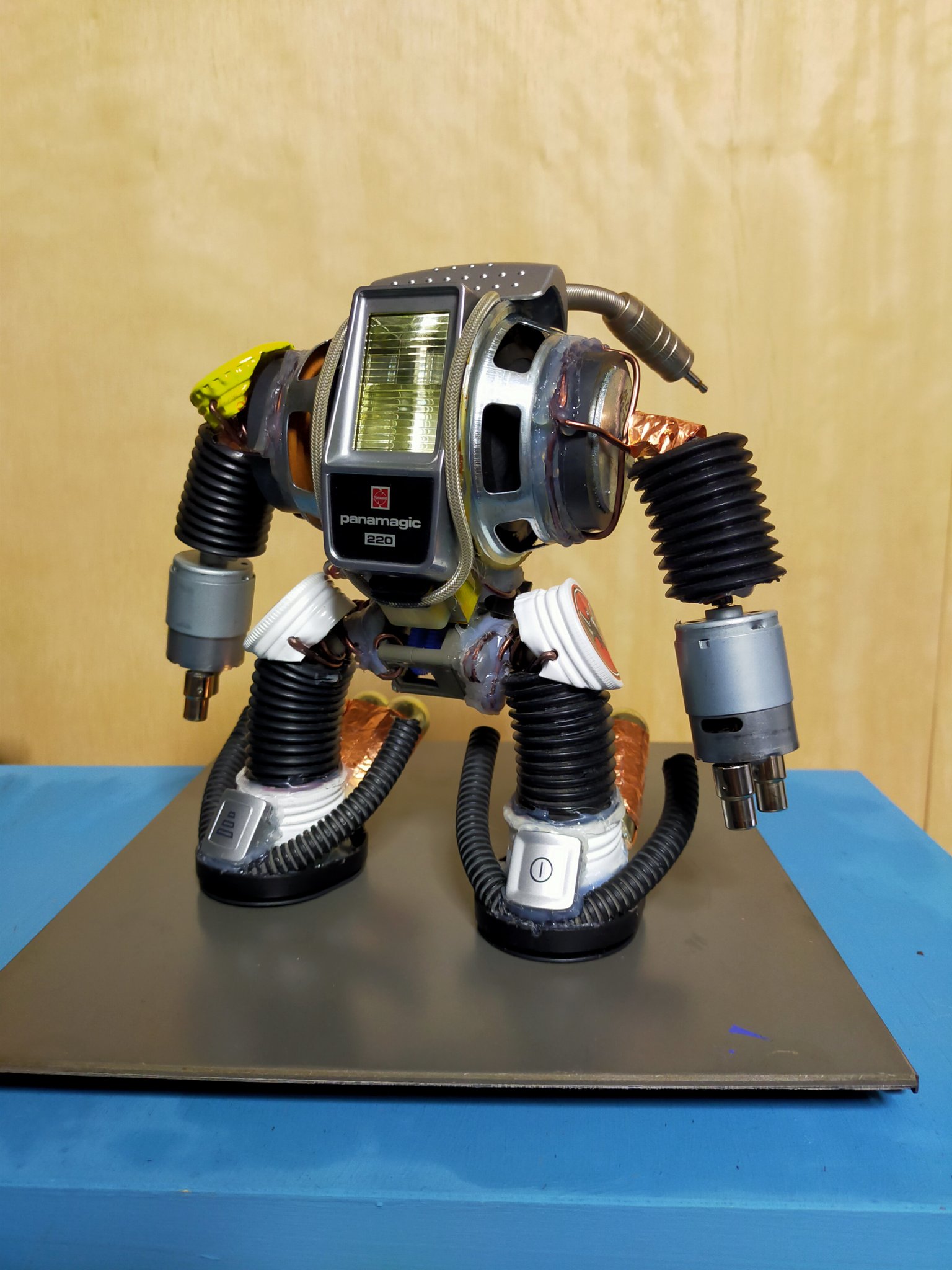 金属製ロボット型アートオブジェ ミズノ/ワイヤーアート/廃材アート on X: 