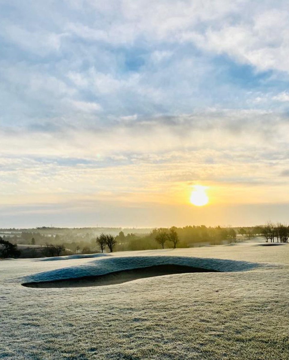 CirencesterGolf's tweet photo. Put into word how much your missing this...😩 #perfectmorning #crisp #lookscold ⛳️☀️ 🥶 https://t.co/py4adn7nFF