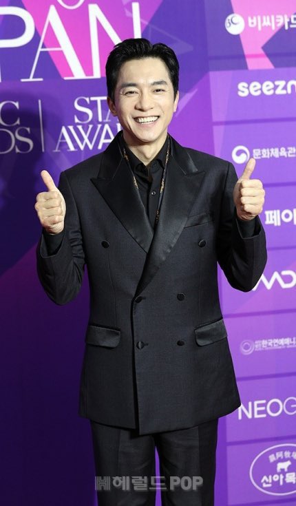 urinampyeons's tweet photo. Please stand up #CLOYNation. Give them applause ππ» and still praying for #SonYeJin attendance :β) https://t.co/EJArg3KIXE