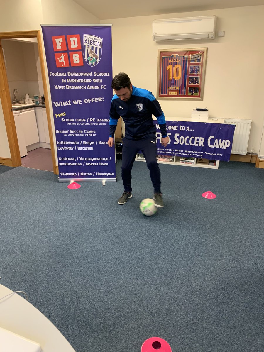 Morning all.... FDS/WBA.FC coaches are excited about the the #grassroots #footballsession on zoom this am. Stage is ready. We have over 27 teams joining. #excitingtimes #FACup