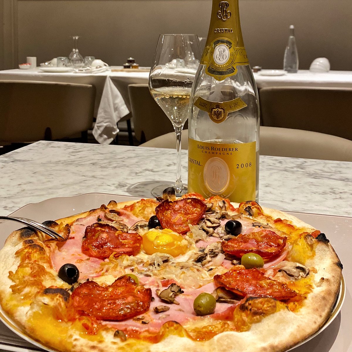 champagnespy's tweet photo. Let’s be more bold with food pairings! #champagne is the most versatile food wine and opens up tons of pairings. After all, the times when it was served just as aperitif are over. Let’s embrace the new era. 🍾
. https://t.co/aSI9wMsdLh