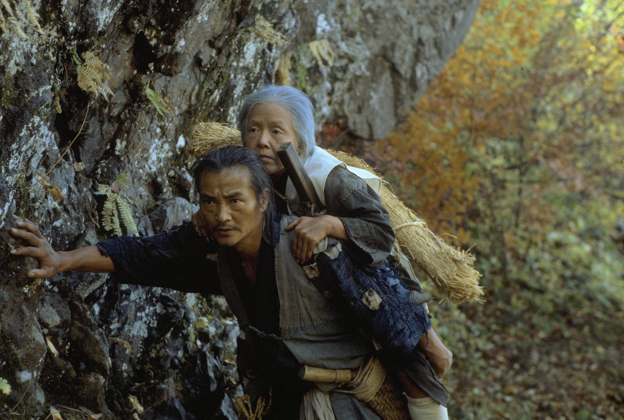 「楢山節考」スナップ写真　監督、今村昌平　主演　緒形拳、坂本スミ子　各々のサイン 21F0NRJSNRL._AC_UF350,