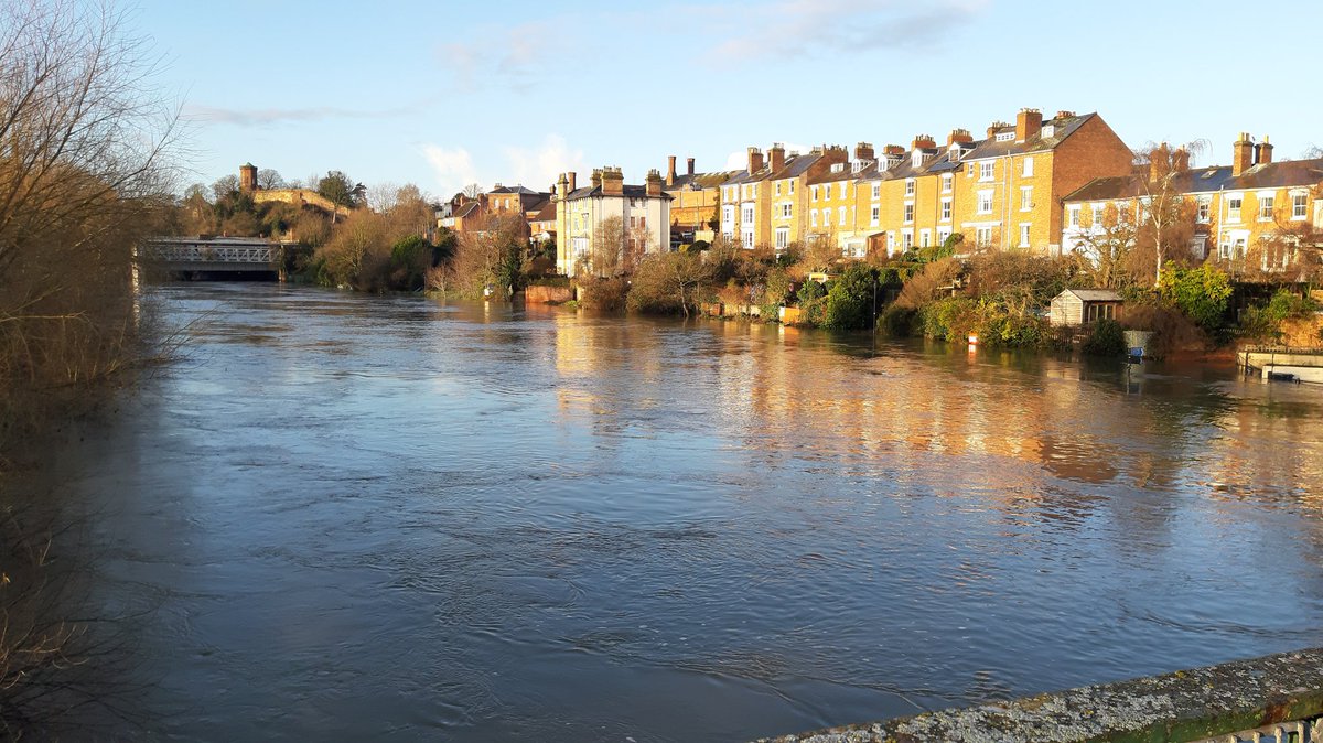 donnatrowsdale's tweet photo. Lovely morning run with @Corinne57167367
River is so high in #Shrewsbury
#setfortheday #running #mentalwellbeing https://t.co/GH2qd6TDdq