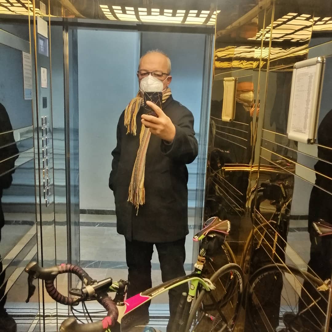 Doctor_Cevago's tweet photo. #sokağaçıkmayasağı olmasına rağmen 10 km.'lik kısa bir #bisikletturu🚲🚴🏻♀️ yapıverdim.
Poz vermeyi de unutmadık yani... 😉
#bisikletözgürlüktür #bisikletsağlıktır #arabadaninbisikletebin #özgürlükikitekerde #meridabike #meridaroadbike #meridascultura #merida905
#bisikletiyikivar🚲 https://t.co/h4mTOxGIFY