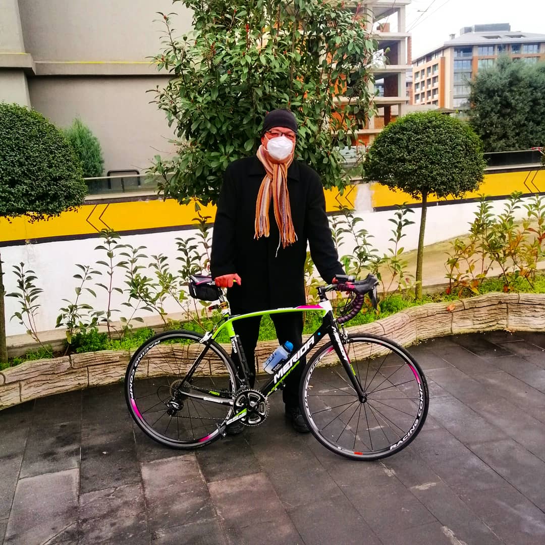 Doctor_Cevago's tweet photo. #sokağaçıkmayasağı olmasına rağmen 10 km.'lik kısa bir #bisikletturu🚲🚴🏻♀️ yapıverdim.
Poz vermeyi de unutmadık yani... 😉
#bisikletözgürlüktür #bisikletsağlıktır #arabadaninbisikletebin #özgürlükikitekerde #meridabike #meridaroadbike #meridascultura #merida905
#bisikletiyikivar🚲 https://t.co/h4mTOxGIFY