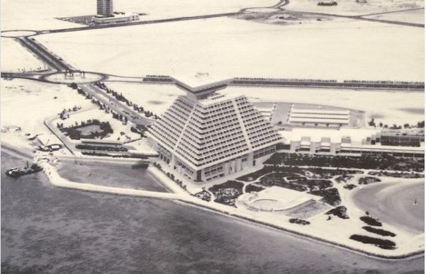 1) Growth: The city of Doha was built 40 years agoAfter becoming independent from the BrittishHere a picture of the city from before vs now