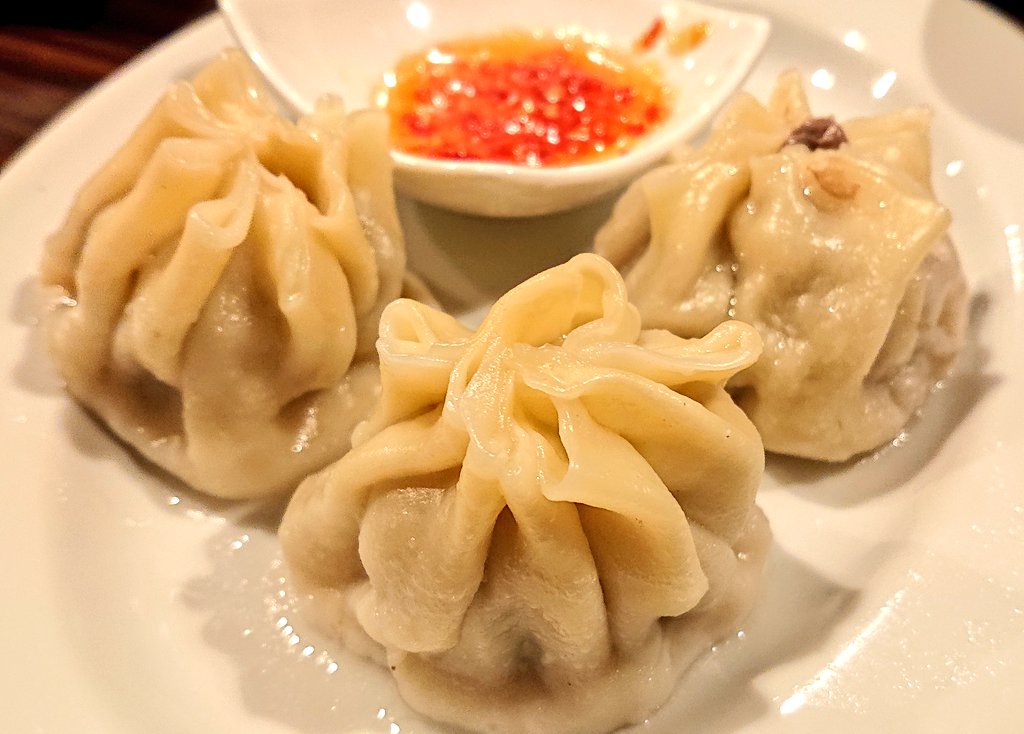 【飲食店応援】
久しぶりに、大好きなモンゴル料理を食べに来ました。変わらぬ美味しさながら、骨付き肉が大き過ぎて（これでもハーフサイズ）、二人では食べきれないかも…