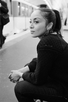 elmusicfeelings's tweet photo. On souhaite un joyeux anniversaire à #Wallen qui fête ses 43 ans. Une plume unique, elle reste une des principales icônes du R&amp;B en France avec 3 disques qui lui ont permis de marquer toute une génération.
Quel est selon vous le titre le plus marquant de sa carrière? https://t.co/FzbFdopVGa