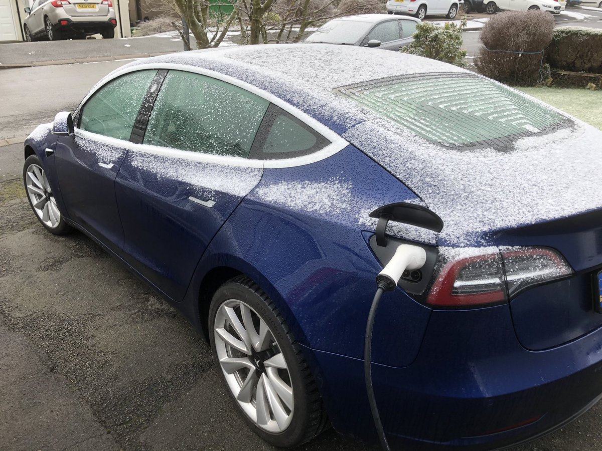 Richard28861's tweet photo. Cold start today. Lots of renewable power used to thor out our car. The cabin heater and rear window use a lot of power. https://t.co/G1QDTrgVJk